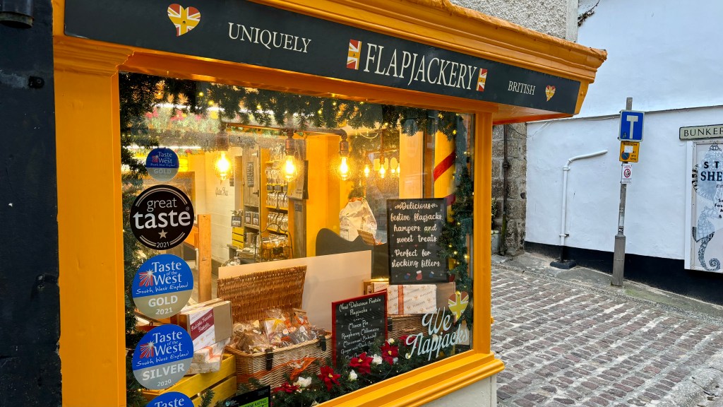 The window to the Flapjackery store on a corner in St. Ives.